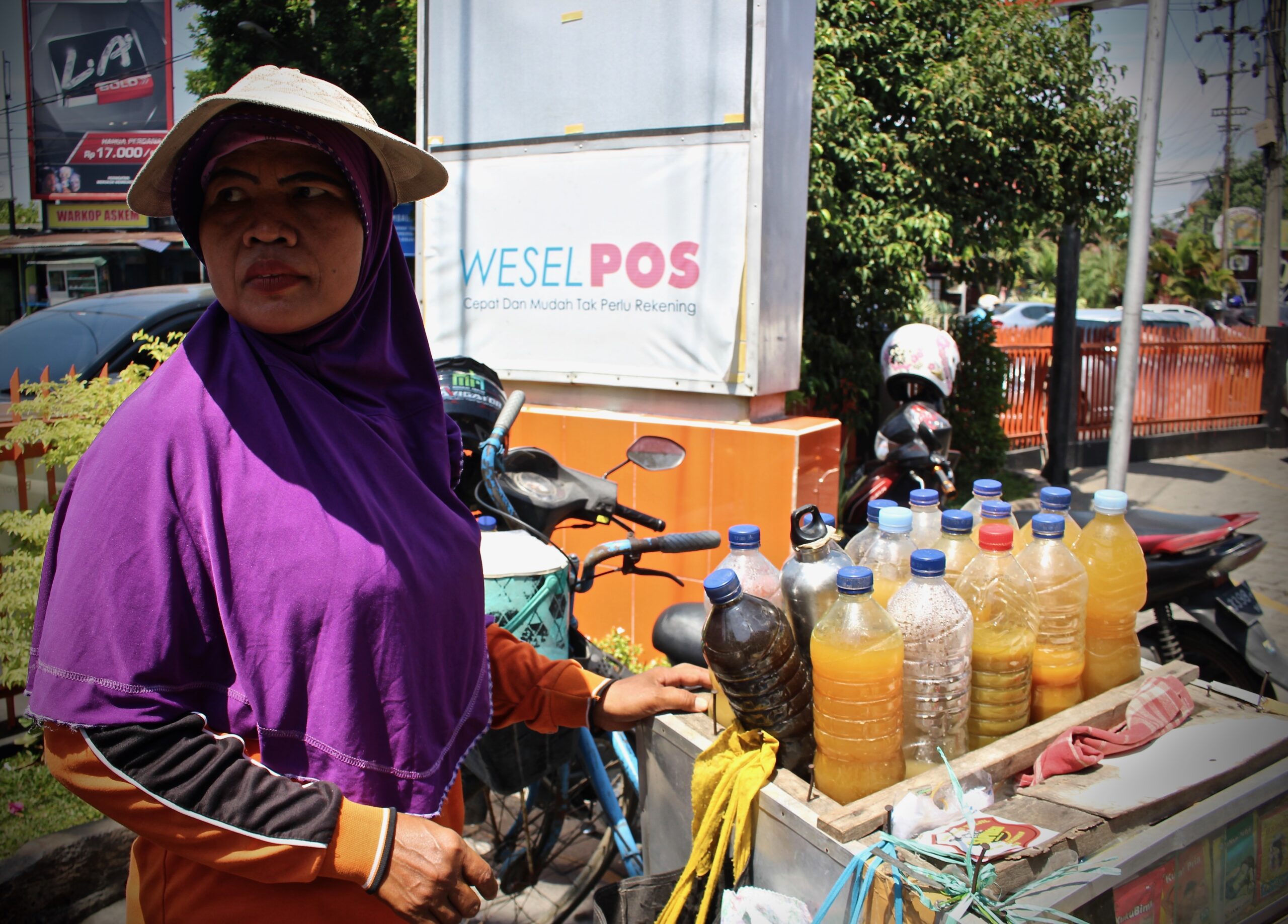 share the gospel with the Indonesian woman selling juice